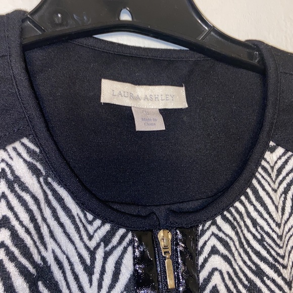 Zebra Black White Stripe Zip Up Jacket with Shiny Zippers Size Large - Picture 3 of 6